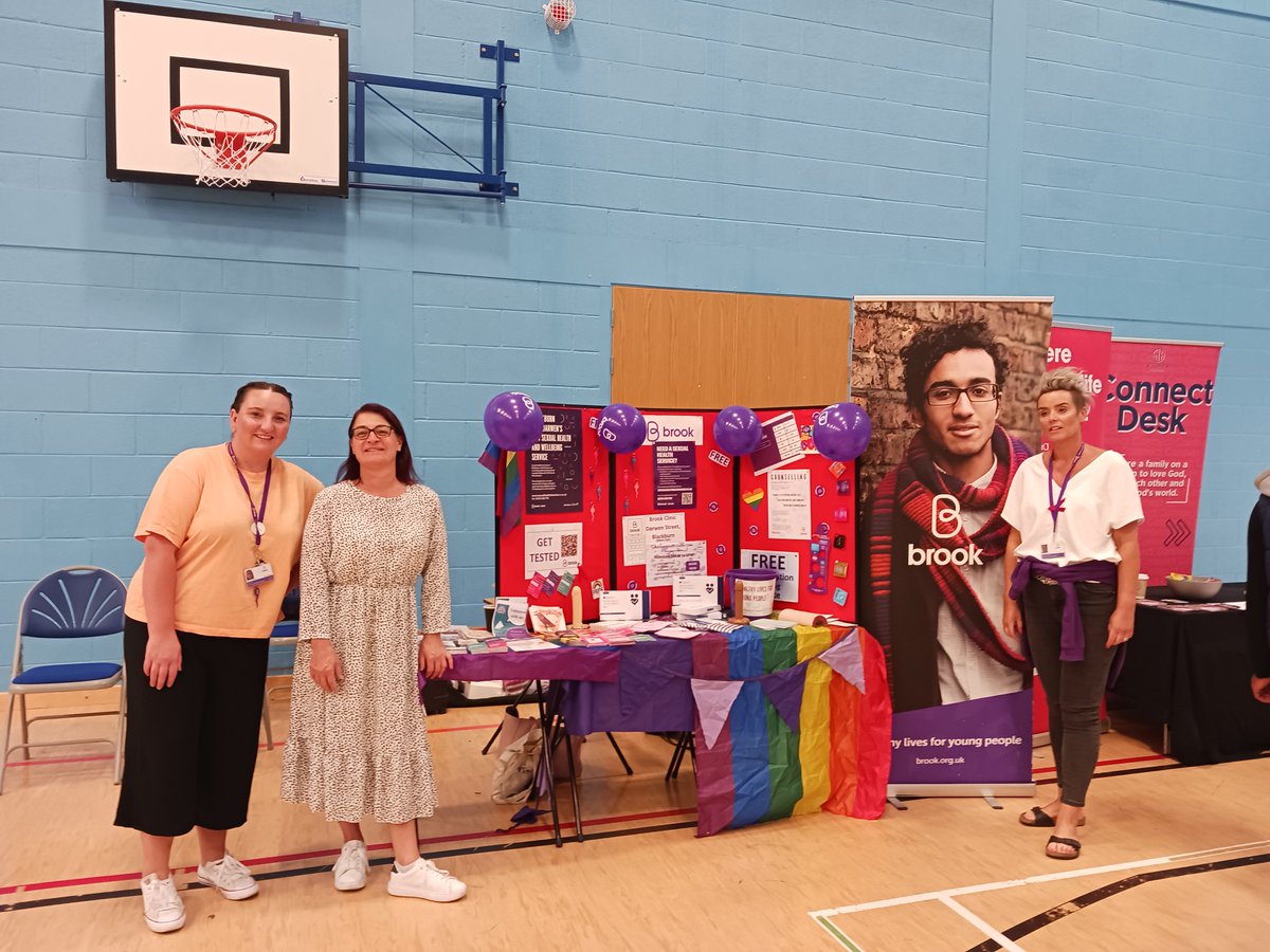 RenaissanceDLL's tweet photo. Nina, our Healthier Living Practitioner is at Blackburn College today for #FreshersWeek along with colleagues Jade and Jaqueline from Brook offering advice and information on all things sexual health.
Come down and #MeettheTeam
#UequalsU #bepreped #sexualhealthsupport #endstigma https://t.co/RSx6n8tFF9