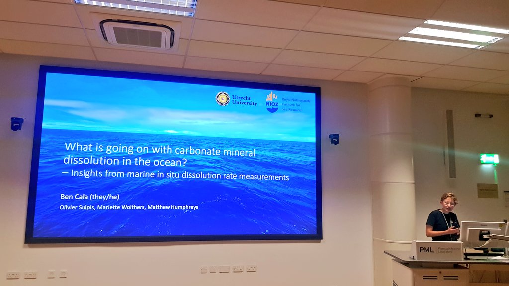 Another carbonate talk (yay!) this time from @ben_a_cala from @NIOZnieuws. Really interesting talk about carbonate dissolution and looking at historical data and insitu measurements. Stay tuned for ongoing expirement results! #phdlife