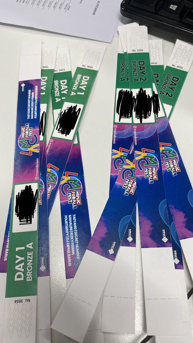 WTS WANT TO SELL:

LMAC MNC KONSER TAEYANG, SECRET NUMBER, DLL

5 tiket bronze day 1
5 tiket bronze day 2
Tiket sudah dalam bentuk fisik.

Bisa COD di venue / kirim go send

Kalau mau bisa DM atau langsung hubungi: +62 895-3918-94405