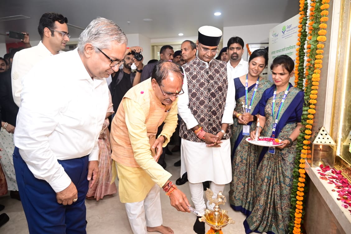 CMMadhyaPradesh's tweet photo. मुख्यमंत्री श्री @ChouhanShivraj ने आज भोपाल में नवनिर्मित सागर मल्टी स्पेशलिटी अस्पताल का लोकार्पण कर अस्पताल प्रबंधन, डॉक्टर्स एवं समस्त स्टाफ को बधाई व शुभकामनाएं दीं।

@thesagargroup https://t.co/5CTnFRO8lY