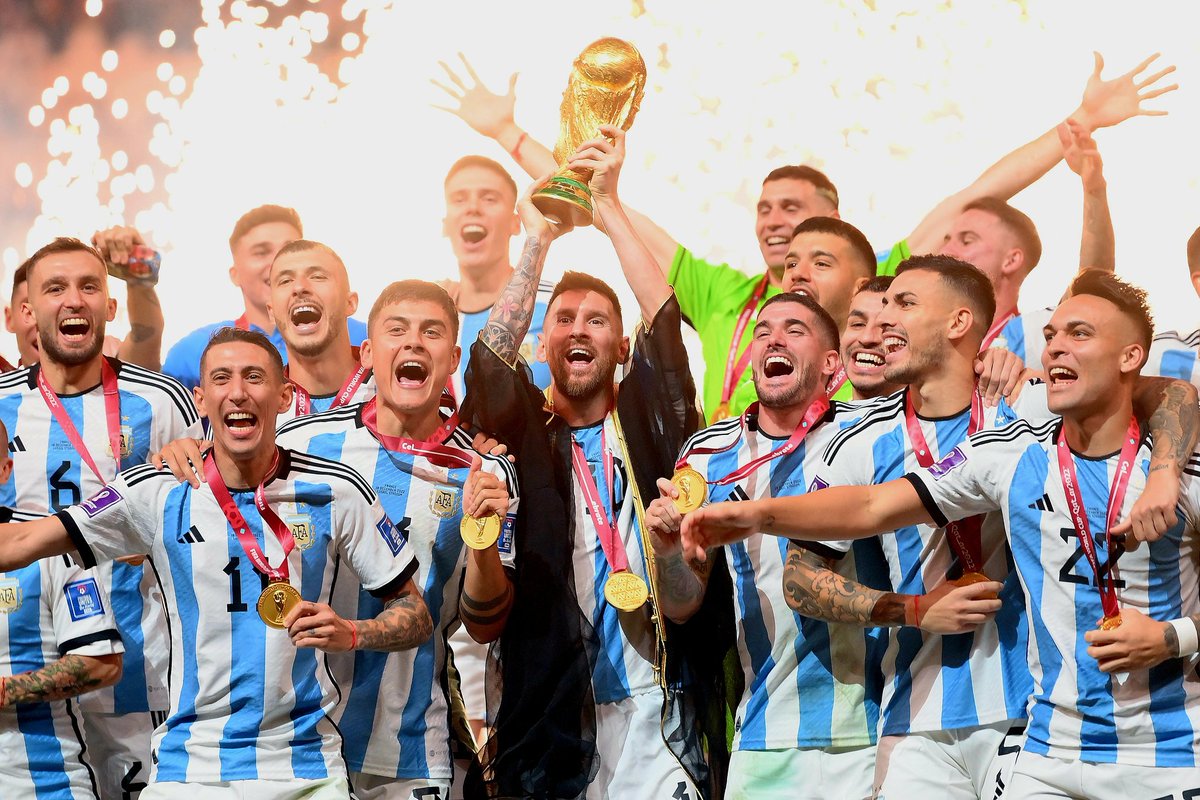 hmzrhmn's tweet image. 🚨🎙Immense plaisir d'être aux commentaires des matches à domicile de l'Argentine et du Brésil (Qualifs CM 2026) sur #lequipeLIVE avec @DidierRoustan
⏯️ live.lequipe.fr
🕑 RDV cette nuit à 02h pour le 1er choc
➡️ 🇦🇷 Argentine v Équateur 🇪🇨
#ARGECU #BRABOL 🇧🇷🇧🇴 #WCQ2026