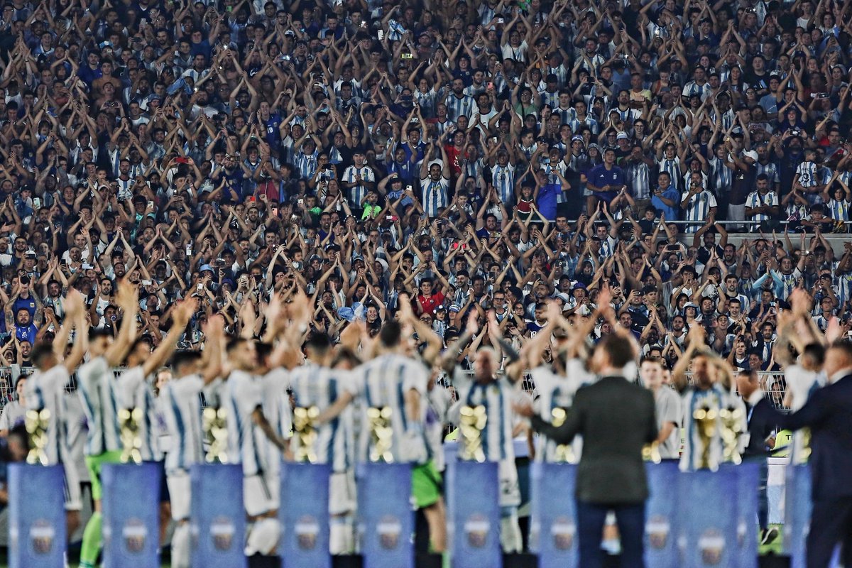 hmzrhmn's tweet image. 🚨🎙Immense plaisir d'être aux commentaires des matches à domicile de l'Argentine et du Brésil (Qualifs CM 2026) sur #lequipeLIVE avec @DidierRoustan
⏯️ live.lequipe.fr
🕑 RDV cette nuit à 02h pour le 1er choc
➡️ 🇦🇷 Argentine v Équateur 🇪🇨
#ARGECU #BRABOL 🇧🇷🇧🇴 #WCQ2026