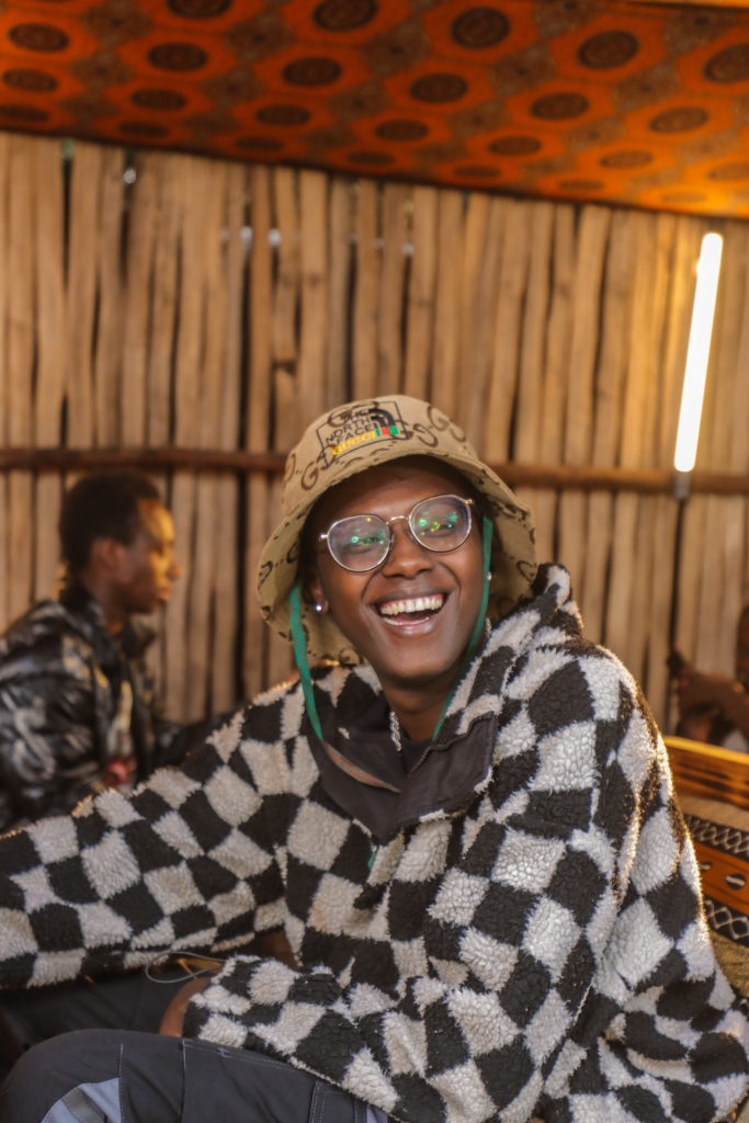 blackmarket247's tweet photo. Gengetone sensation Fathermoh known for his hit collaboration 'Kaskie Vibaya' with Sylvia Ssaru, has earned a nomination in the Pulse Influencer Awards 2023, recognizing his impact on Kenya's music scene.
Vote from here : https://t.co/rT7WKF3ykp
#AWARDS #pulsekenya #bluehorizon https://t.co/lUrcdO08OA