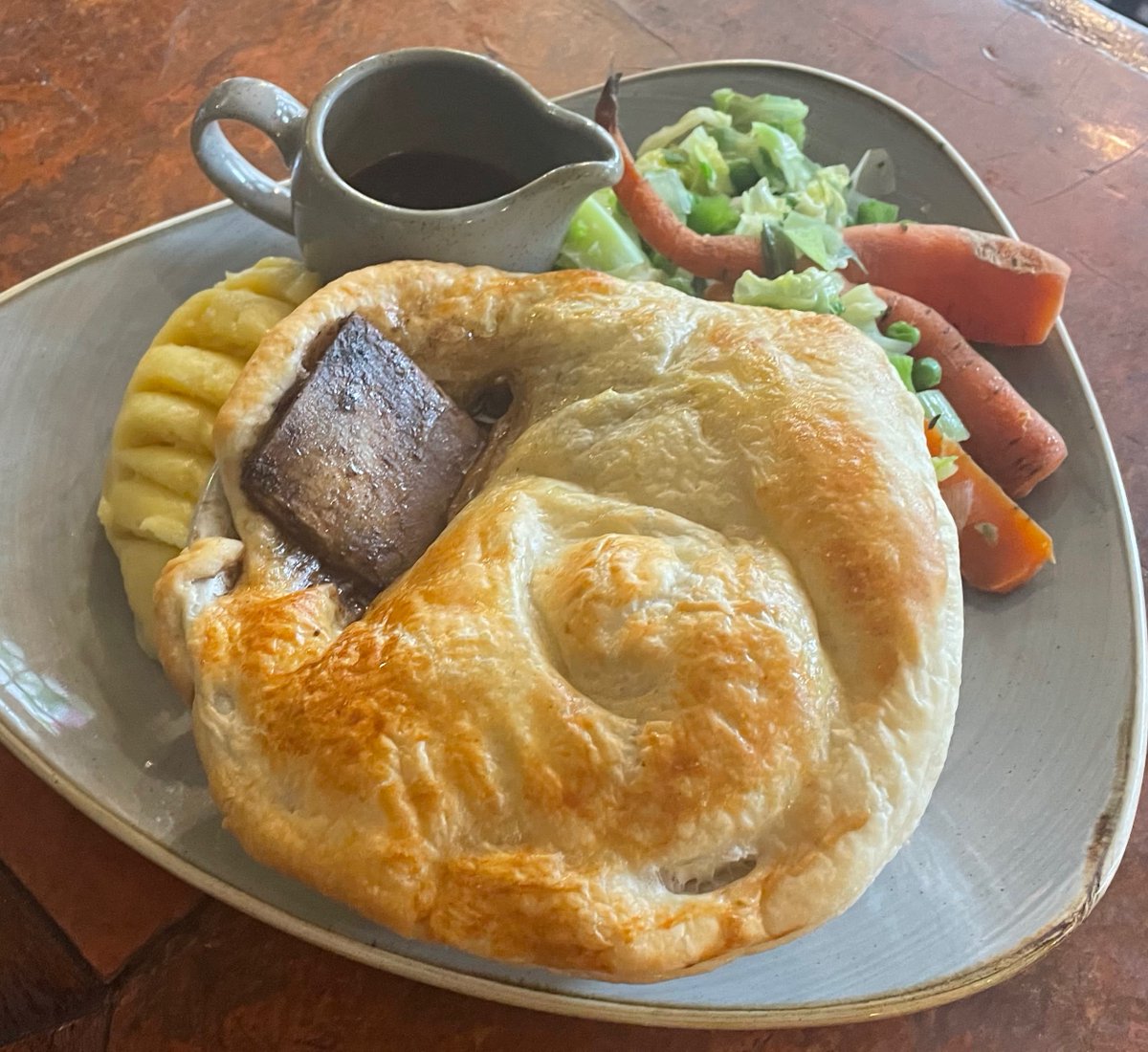 Join us for lunch #thestrandlondon #nicholsonspubs #londonpubs #pubfood #westend #theatrepubs #realale #caskale #pieandmash