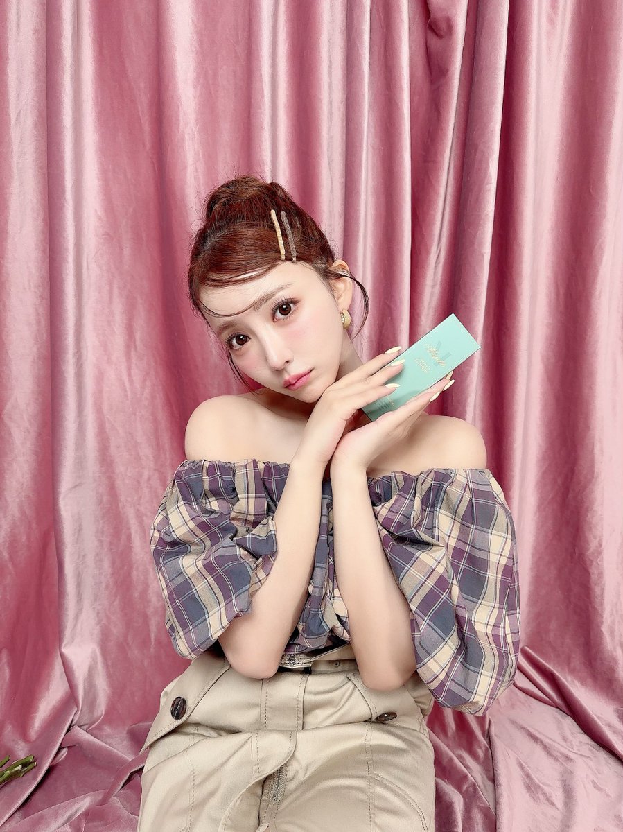 カラコン新色撮影でした🤎
発売までお楽しみに😌 https://t.co/Jsj6DdEASy