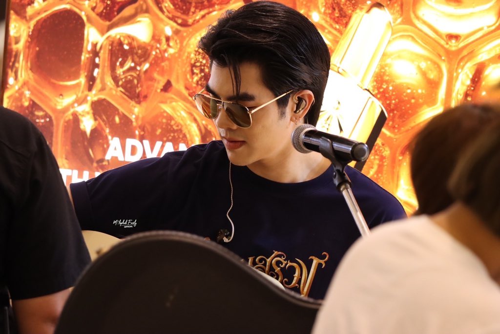 We are going to see Mile performing again with Nong Guitar today 💚

MILE FOR GUERLAIN ROYALE

<a href="/milephakphum/">mile phakphum</a>  
#MilexGuerlainAbeilleRoyale