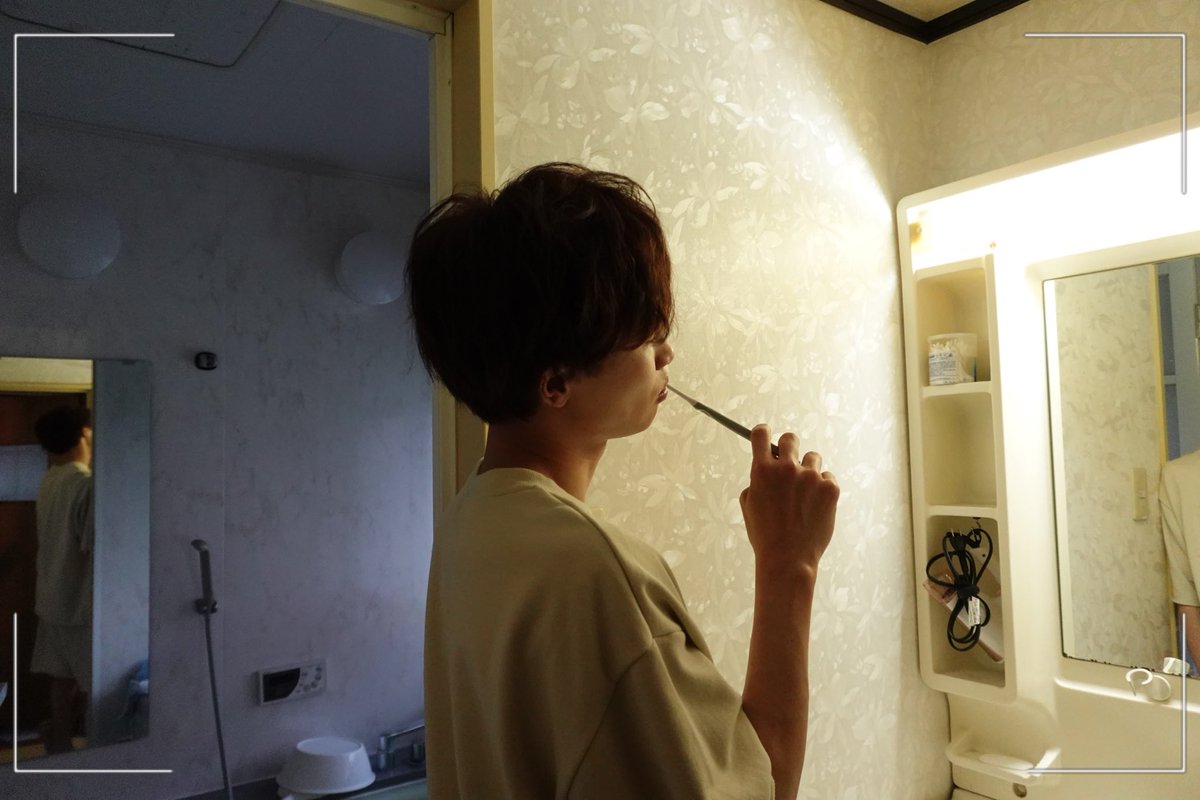 tx_minasho's tweet photo. ／
#みなと商事コインランドリー 2
本編中シンが撮った秘蔵写真公開🧺🫧
＼

湊とシンの何気ない日常📸

シンが写真を撮ることに嫌がりつつも、
許してくれる優しい湊さん🫧

#草川拓弥 #西垣匠 https://t.co/TqZJ4vBmrb