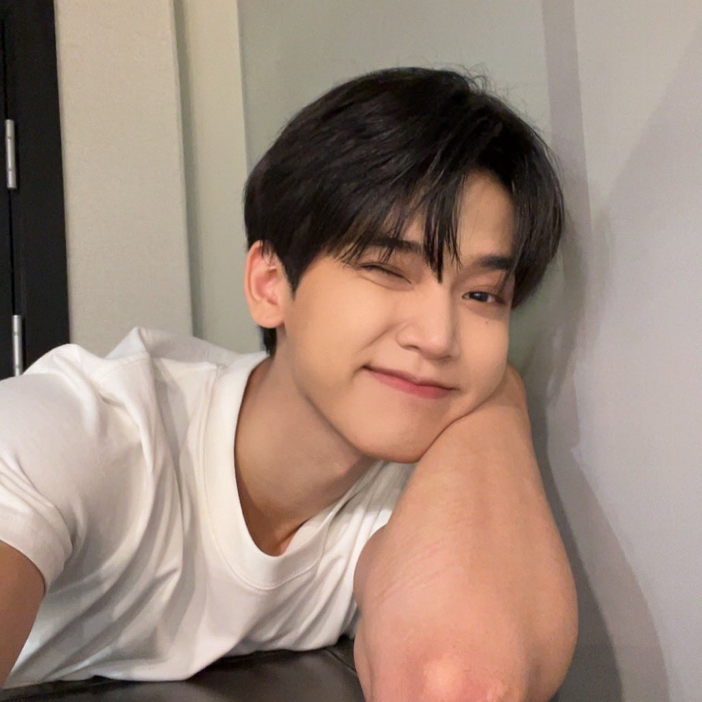 [#OX]

😃☺️😉

#OMEGA_X #오메가엑스
#혁 #HYUK