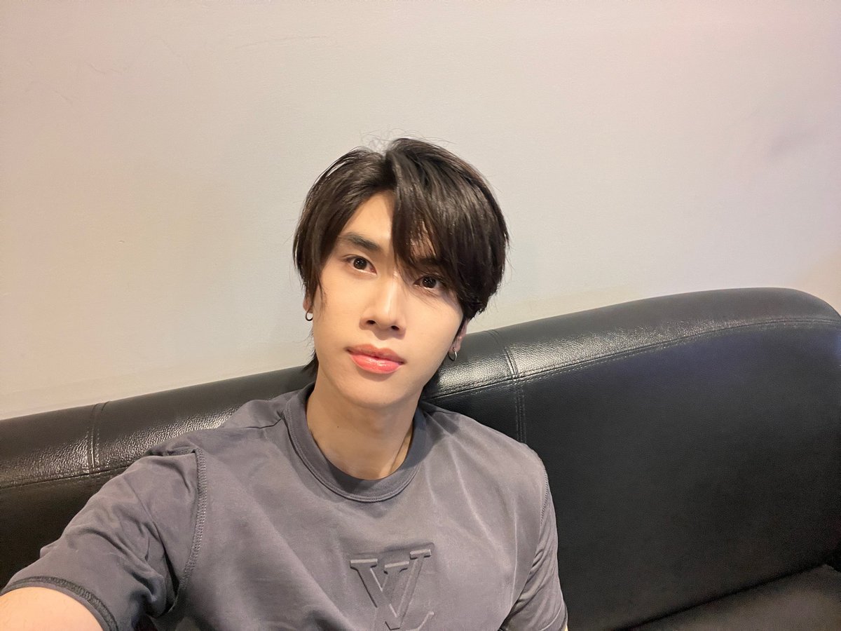 dunknatachai's tweet photo. ซ้อมวันแฟน https://t.co/h5QfYMADLF