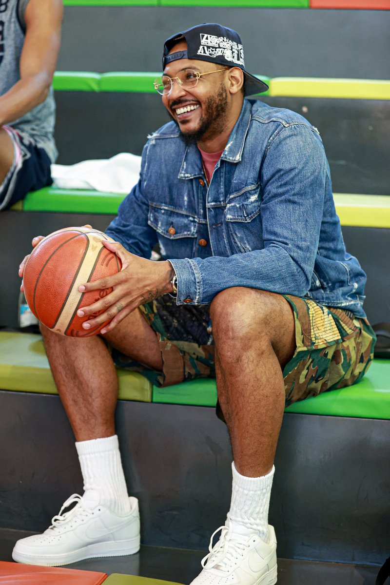 Legends pulled up! 

<a href="/FIBAWC/">FIBA Basketball World Cup 🏆</a> Ambassadors <a href="/paugasol/">Pau Gasol</a>, <a href="/S10Bird/">Sue Bird</a> &amp; <a href="/carmeloanthony/">Carmelo Anthony</a> came by 🇺🇸 #USABMNT practice today!