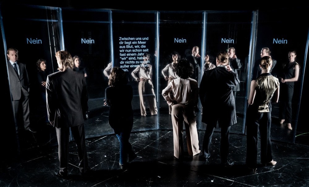 #DantonsDeathReloaded premieres at @ThaliaTheater with costume design by <a href="/JenkinsNat/">Natasha Jenkins</a>! We're wishing you the best for tonight!

🎟️ -thalia-theater.de/stueck/dantons…