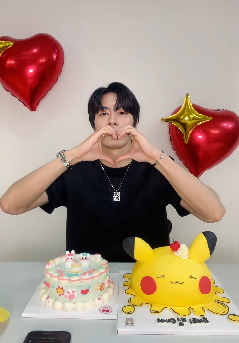 vavjpegs's tweet photo. Happy Jacob Day ❤💛 https://t.co/bVybUDDQXe