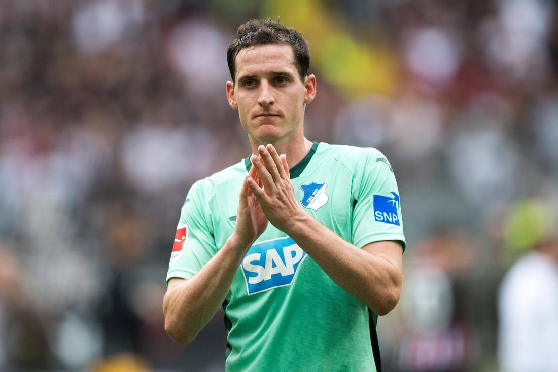FussballBR's tweet photo. 🇩🇪 Jogadores alemães que se encontram sem clube no momento:
Timo #Horn (30) - Goleiro.
Jérôme #Boateng (35) - Zagueiro.
Shkodran #Mustafi (31) - Zagueiro.
Nico #Schulz (30) - Lateral-esq.
Marvin #Plattenhardt (31) - Lateral-esq.
Sebastian #Rudy (33) - Meia-central.
Amin #Younes (30) - Ponta-esq.
Karim #Bellarabi (33) - Ponta-dir.
Algum cabe no seu time? 🤔
