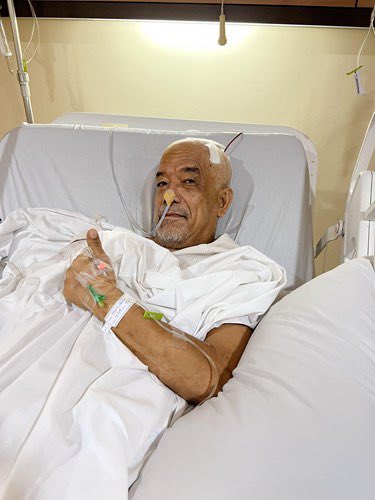 He’s awake! Trying his best to keep fighting. 

If you’re able to help us with his medical bills, my family and I would be so grateful 💜 justgiving.com/crowdfunding/J…