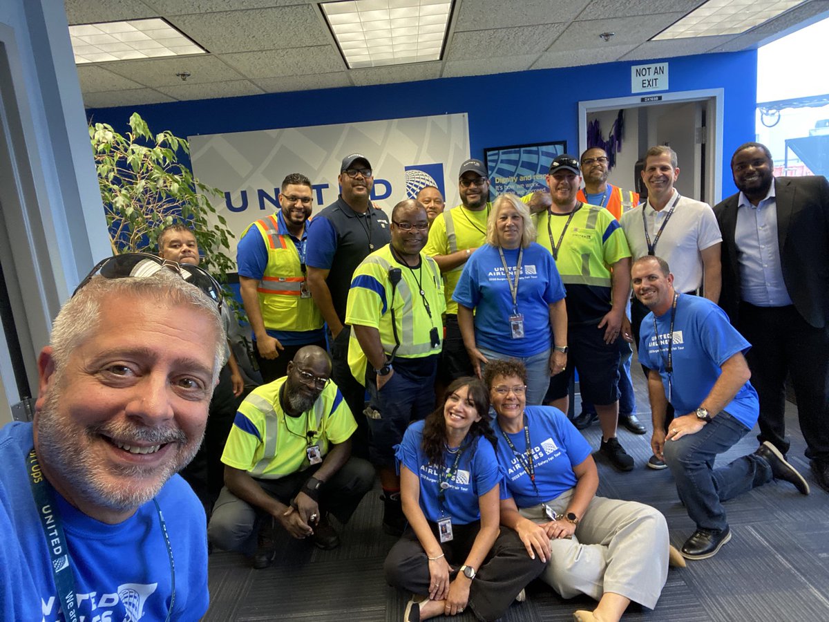 Stop number 3 on Team East Burger Burn & Safety Fair in BWI. Had a great visit with the team. Thanked the team for all their hard work during our summer ops. @DJKinzelman @scarnes1978 @united @AOSafetyUAL @Marina_BWI