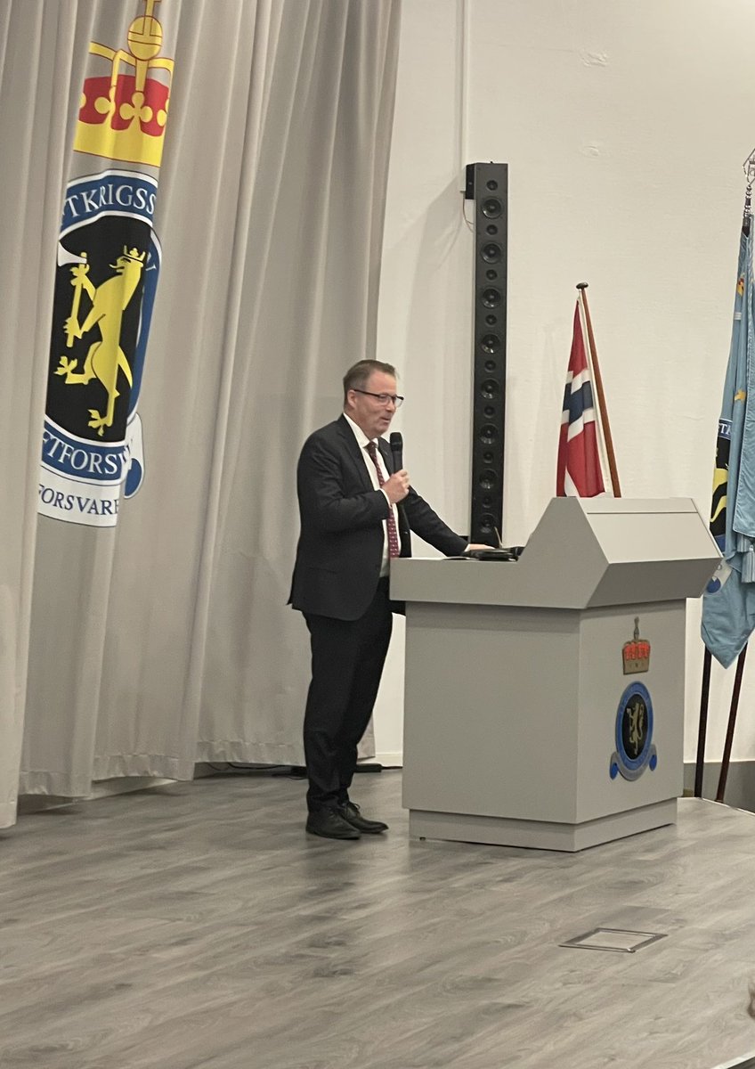 Tor Grande (@grande_tor) on Twitter photo Vi trenger folk og kompetanse, krig har enorme konsekvenser, sa forsvarsminister Bjørn Arild Gram da han åpnet masterstudiet Krig og samfunn, er et samarbeid mellom NTNU /HF og Forsvarets høgskole @ntnu <a href="/ke_haug/">Karl Erik Haug</a> <a href="/anneborresen/">Anne K Børresen</a> Vi trenger folk og kompetanse, krig har enorme konsekvenser, sa forsvarsminister Bjørn Arild Gram da han åpnet masterstudiet Krig og samfunn, er et samarbeid mellom NTNU /HF og Forsvarets høgskole @ntnu <a href="/ke_haug/">Karl Erik Haug</a> <a href="/anneborresen/">Anne K Børresen</a>