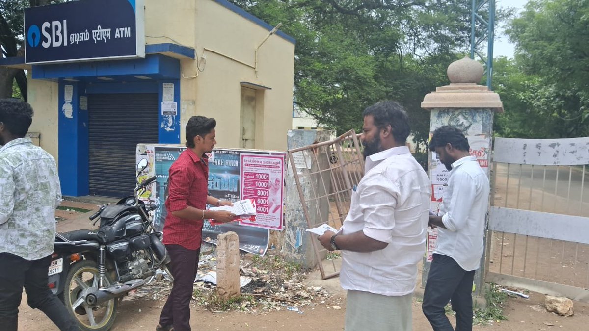 deepak424066818's tweet photo. #மேலூர் மேலூர் தொகுதி #நாம்தமிழர்கட்சி சார்பில் கல்லூரி மாணவர்களுக்கு போதை பொருள் ஒழிப்பு விழிப்புணர்வு ஏற்படுத்தி துண்டு பிரசுரம் விநியோகம் செய்யும் நிகழ்வு நடைபெற்றது #சீமான் #jawan #NTK #vijay https://t.co/Dh8YCVTgsY