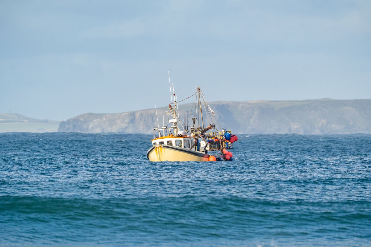 📢 Calling all UK commercial fishing vessels! Up to £2 million in grant funding is up for grabs to help you modernise your vessels with new or modified engines. ➡️It's first come, first serve, so check out the details & apply: bit.ly/45IfpLc 📑 @DefraGovUK @MCA_media