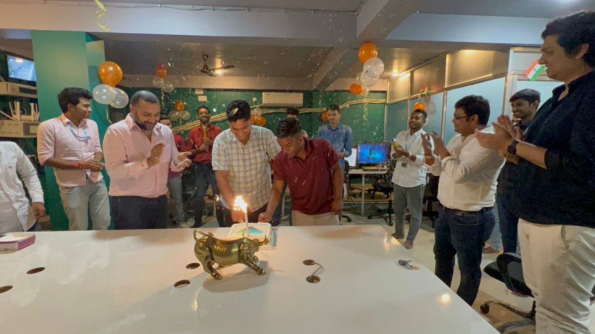 _GemsCapGlobal_'s tweet photo. One year down many more to come 🙌 ….
Anniversary Celebration at GemsCap-Kolkata Office !!!🎊 🎉

#FirstAnniversary #celebration #GemsCap #kharagpur
#Tweet https://t.co/KexVoMy6Gi