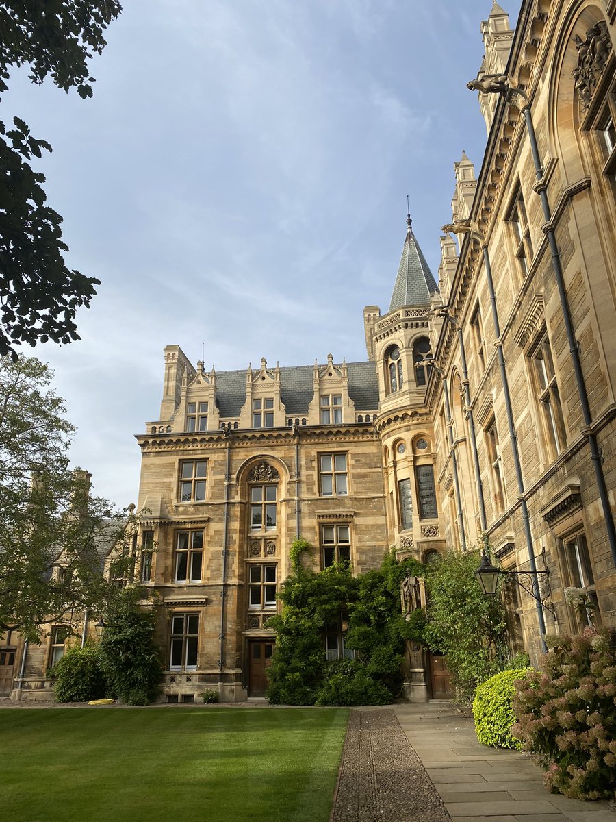 molluscular's tweet photo. 1/ Seems fitting at the Bivalves meeting in @Cambridge_Uni to mention that I’m looking to recruit grad students to my lab @UTMBiology starting fall 2024. Please get in touch if you’re interested in molluscan systematics &amp; genomics! https://t.co/h4p36u0J5m