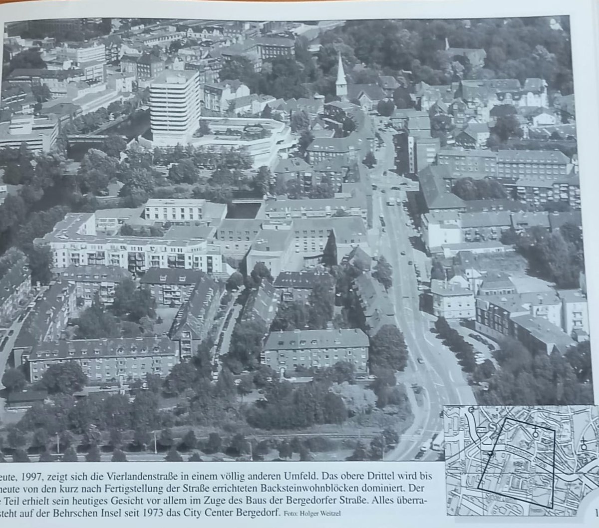 hamburg_damals's tweet photo. ++++ Gewinnspiel +++

Ihr könnt ein Exemplar des Buchs „Bergedorf aus der Luft – 1912 – 1997“ gewinnen. Alles was ihr machen müsst ist diesen Post zu Retweeten / Reposten. Teilnahmeschluss ist Sonntag, der 10. September 2023. Der Gewinner wird am Montag ermittelt und benachrichtigt. Viel Glück

Bei der Gelegenheit nochmals danke an Hilke, die uns dieses Buch zur Verlosung zur Verfügung gestellt hat.

Ein paar Teilnahmebedingungen:
- Es wird ein (1) Exemplar des Buchs „Bergedorf aus der Luft – 1912 – 1997“ verlost
- Der Rechtsweg ist ausgeschlossen.
- Teilnahmeschluss 10.09.2023
- Das Gewinnspiel wird auf Facebook, Instagram & Twitter veranstaltet
- Facebook, Instagram und Twitter stehen NICHT mit dem Gewinnspiel in Verbindung
- Den Gewinner werde ich durch das Tool https://t.co/q720RRwVNI ermitteln