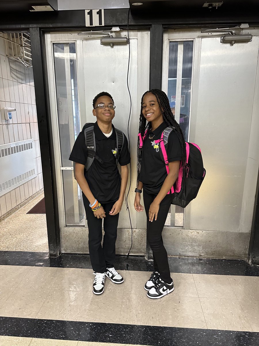 bronx_health's tweet image. Celebrating the FDOS at Bronx Health Sciences! ⁦@NYCSchools⁩ ⁦@davis_fia⁩ ⁦@JustineSharoyan⁩ #FDOS  #BHSSTRONG