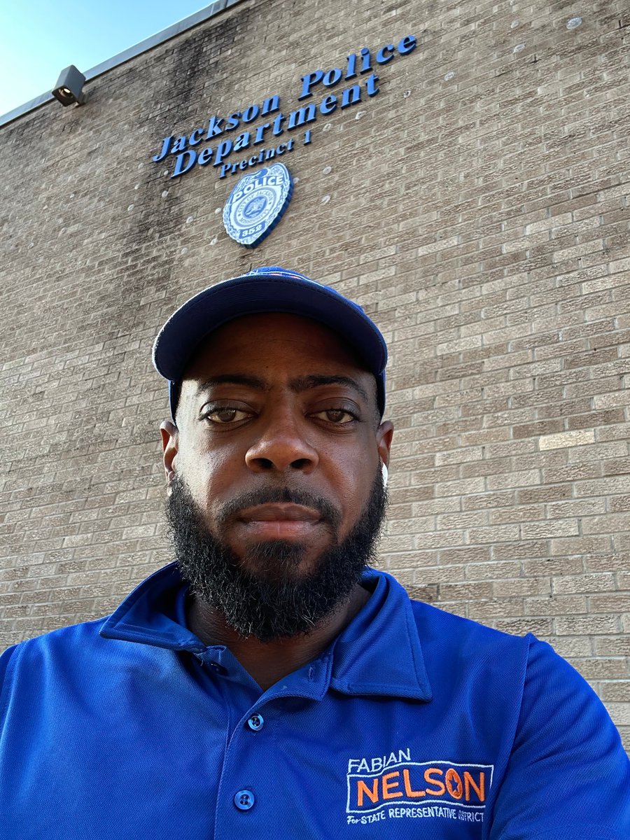FabianDistrict's tweet photo. I stopped by @jacksonmspd Precinct 1 to check on our officers this morning. Together, we will rebuild our community!

#ReliableRepresentation
#CommunityPolicing
#ReadyToServe https://t.co/hTrhMIfg2O