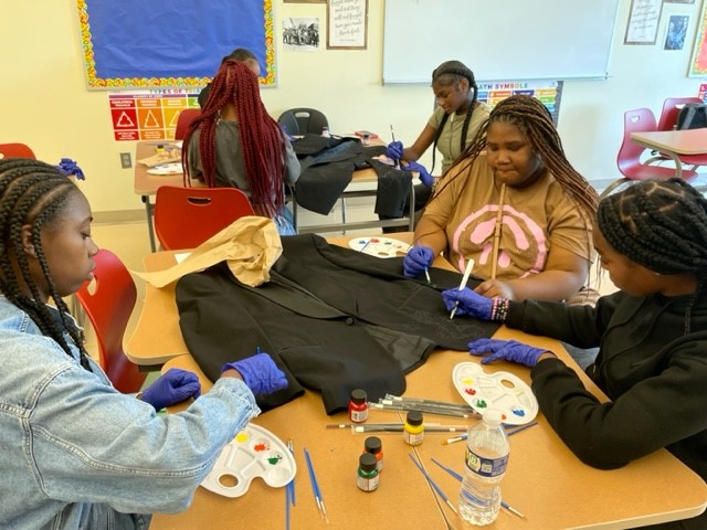 DunbarHSDC's tweet image. Students learn by doing. Our sophomores participated in the first explorative minicourse session where they participated in college and career pathway learning activities.
@XQAmerica @dcpublicschools @DCPSconnected
#Weworkforkids #Since1870