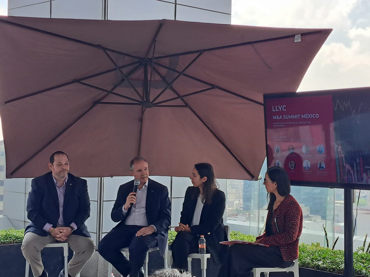 davidgnatal's tweet photo. M&A Summit en #LLYCMexico con presencia de algunas de las grandes compañías del país y los principales despachos de abogados y con el foco puesto en el fenómeno del Nearshoring @LlorenteyCuenca https://t.co/yjEPafUtdf