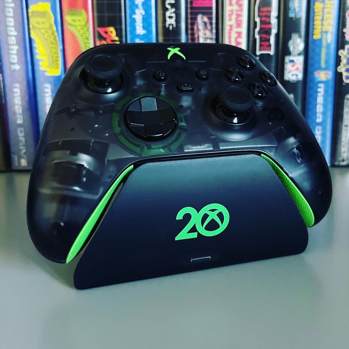 milhouse08's tweet photo. Merci @GXL_Redge pour l’info j’ai pu avoir ce stand à moitié prix pour accompagner mon pad #xbox20 #xbox #XboxSeriesX https://t.co/5bK6NrsUA2