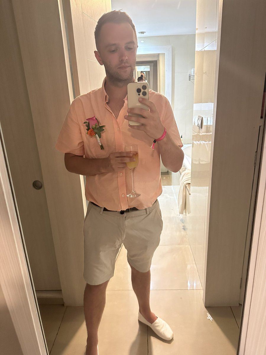PUNC21Kyle's tweet photo. Absolutely beautiful wedding renewal on the Mexican coast for some of my nhs family! Do I have to come home and back to uni? 👀😂🥂#Mexico  #riveramaya #holiday https://t.co/AFvM1qpyeX
