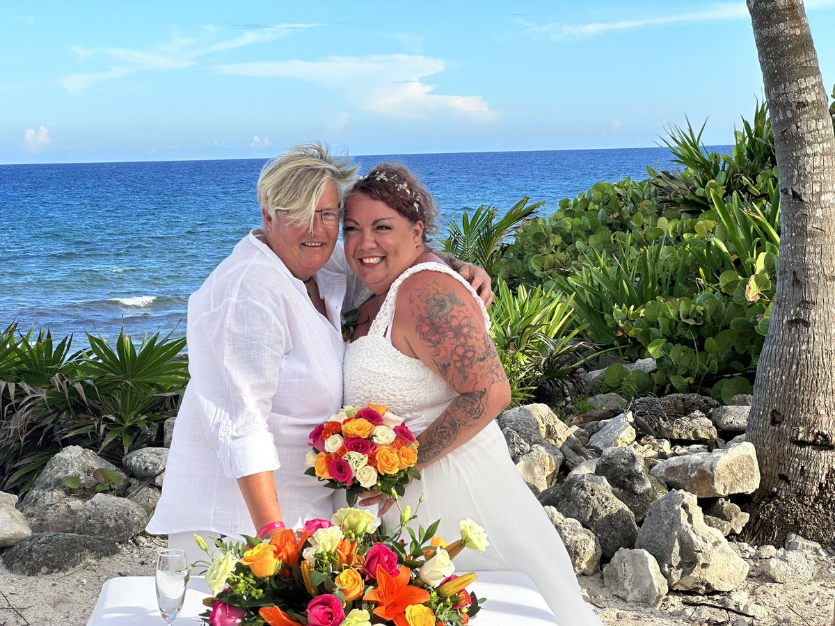 PUNC21Kyle's tweet photo. Absolutely beautiful wedding renewal on the Mexican coast for some of my nhs family! Do I have to come home and back to uni? 👀😂🥂#Mexico  #riveramaya #holiday https://t.co/AFvM1qpyeX