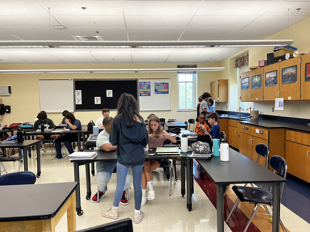 MrsSilvaSTEM's tweet photo. Engineering design in science paper tables today. https://t.co/44CnZleibq
