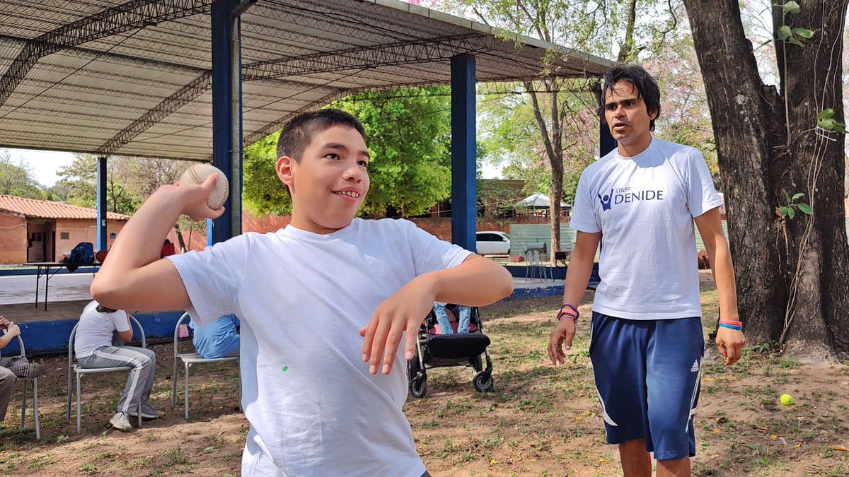 denidepy's tweet photo. 👧🧒 Las niñas y niños del DENIDE ya se están preparando para la competencia de @oep_paraguay del próximo octubre.
🎾 El entrenamiento está a cargo del profesor Edgar Alderete, docente de Educación Física del DENIDE.
#Salud #Deportes #InclusiónEsAcción #DENIDE https://t.co/IH2JChEpuK