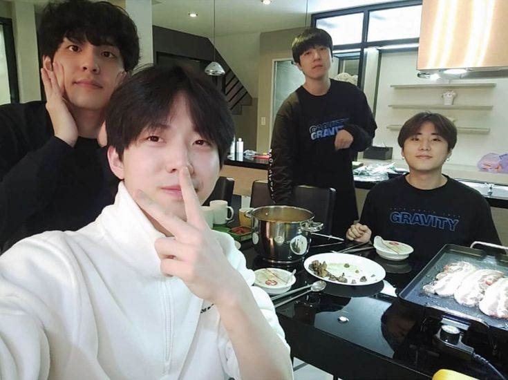 hello_chibii's tweet photo. To my Super Band Day6 :
Sungjin, Young K, Wonpil, Dowoon, Let's write more memories,We have passed 8 years together, I want to be with you guys, forever💖
#DAY6 #데이식스
#8YearswithDAY6
#DAY68thAnniversary
#데이식스의_8번째_페이지
#DAY6_8th_Page #Sungjin #Youngk #Wonpil #Dowoon https://t.co/ZYe1eHdTZe