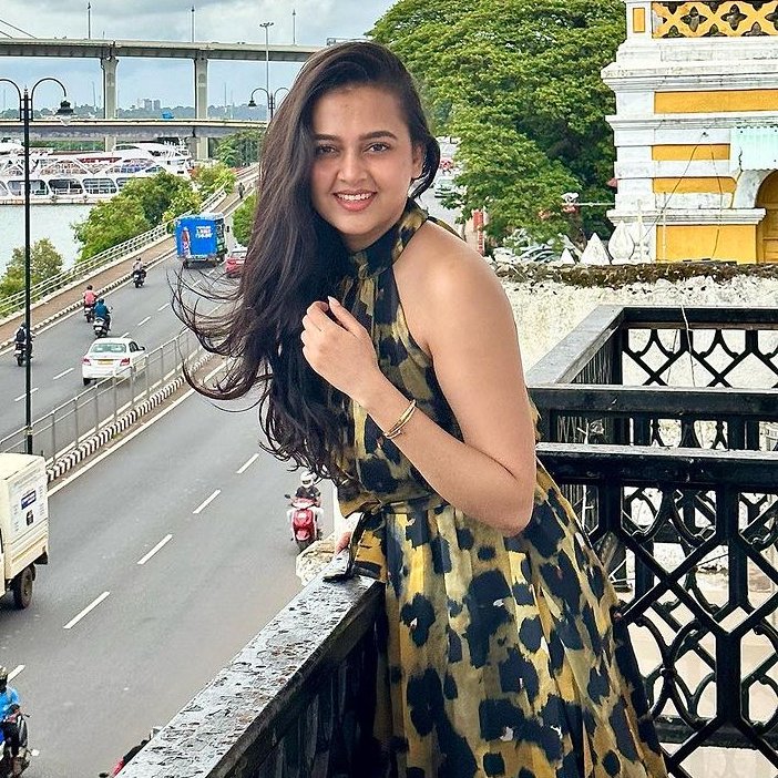 RealKhabriBhai's tweet photo. #TejasswiPrakash ka TEJ aur CRAZE Bole toh ekdum UNMATCHABLE 

Kya Bolti Public https://t.co/nivutDas7X