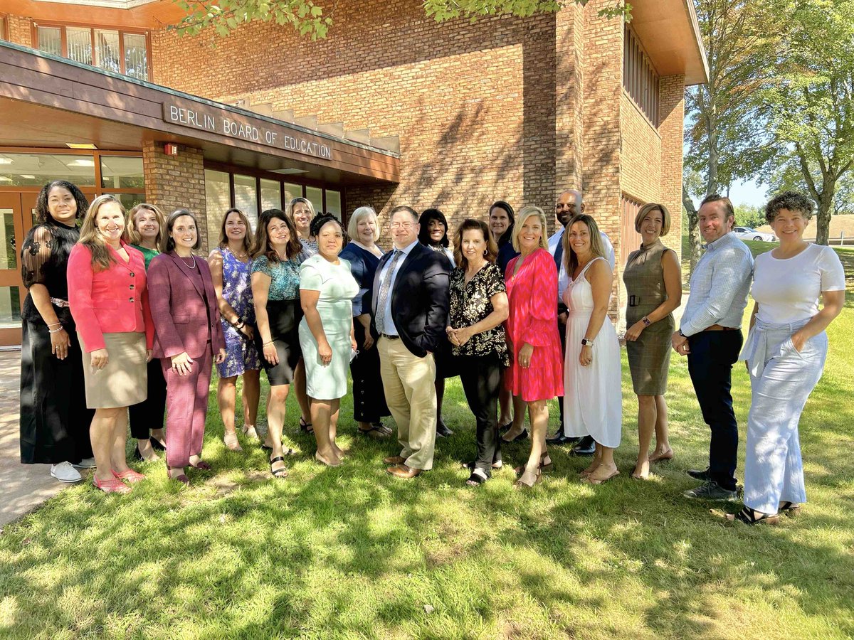 Partnersfor_EL's tweet photo. Our SIIP community of practice kicked off today. 18 district instructional leaders from around CT join us every month to focus on improving teaching and learning. #siipnetwork #pelcommunitiesofpractice #learningtoimprove https://t.co/uzpZVsxVOO