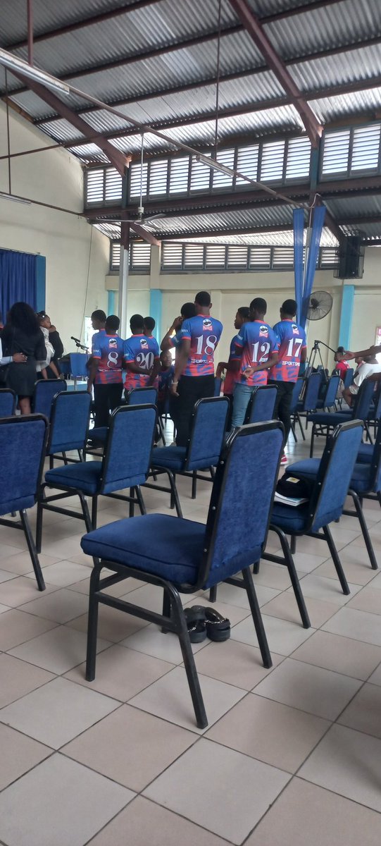 karendmadden's tweet photo. Camperdown footballers saying farewell to their teammate. This is so sad. My heart goes out my colleague Carlton "Chicken" McCarthy and his family #RIPMalik https://t.co/fwdDdfRNFJ