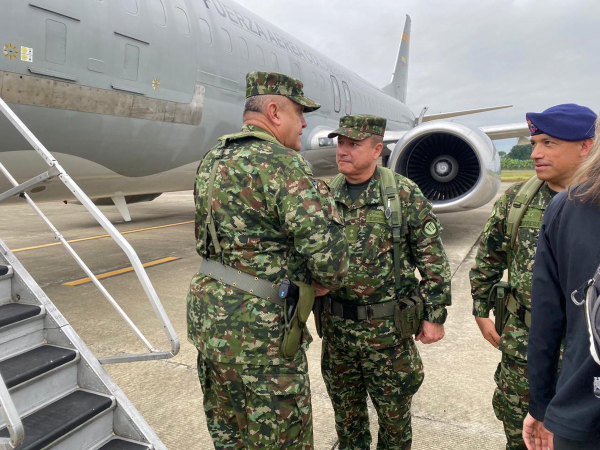 Ejercito_Div7's tweet photo. Nuestro cdte #GeneralMurillo, recibió la visita de la sra. GR. Laura Richardson, cdte de @Southcom y una delegación de @FuerzasMilCol, en las instalaciones de la #Brigada17, en Carepa, Ant, con el fin de verificar las estrategias migratorias en esta zona del país. #PlanAyacucho https://t.co/bx2u7i6m9Y