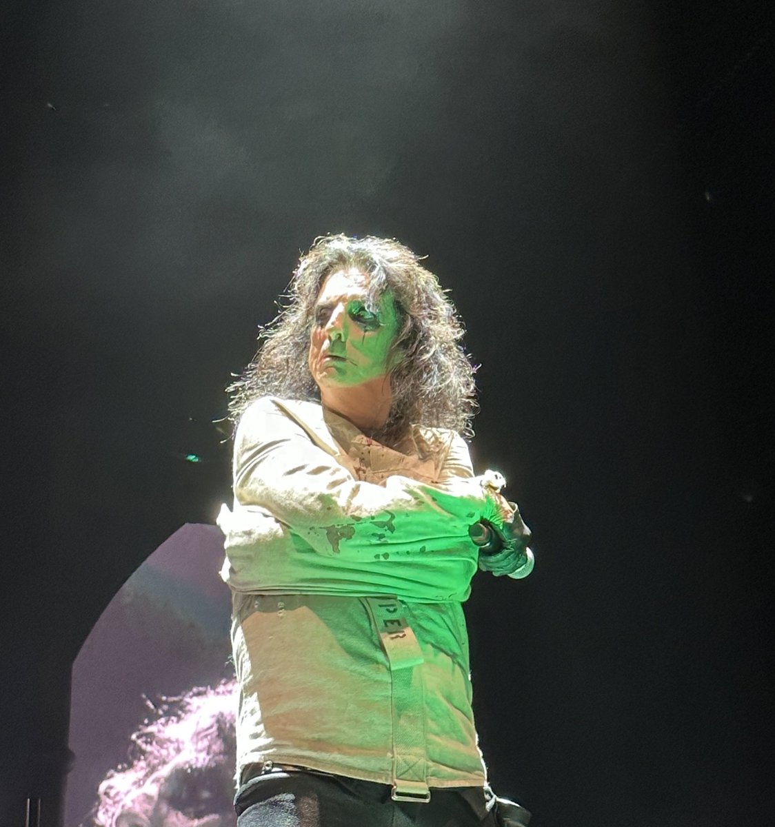 concertaholics's tweet photo. Alice Cooper little tied up here on this tune here in Toronto last night. 
#alicecooper https://t.co/udDrF3NzOI