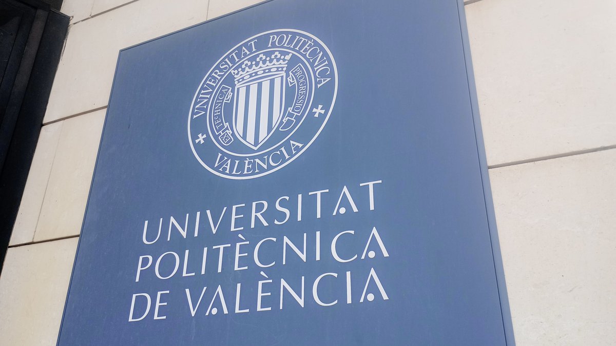 DrPaulDWilliams's tweet photo. Had a fantastic trip to Valencia to speak at the European Turbulence Conference #ETC18.
Am back home now and I feel like a tabloid headline writer but it's even hotter in Reading than Valencia! https://t.co/ozAssVVDf3
