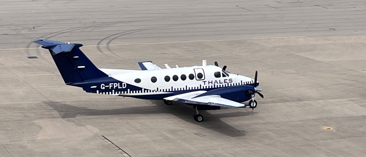 📸🛩️ Have you been watching the skies over the last couple of days and noticed this aircraft whizzing around? 👇 This is the calibrator that has been trialing our new radar, which is set to come into service later this year. @MODGibraltar #Gibraltar 🇬🇮