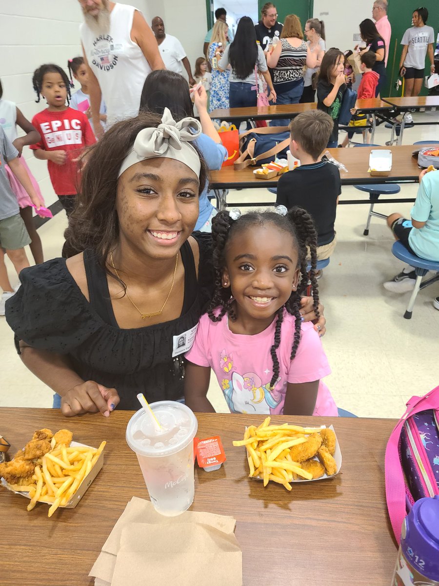 luncheon with my favorite munchkin ❤️ <a href="/TimbersPto/">TimbersElementaryPTO</a> <a href="/iamKWilz/">KWilz</a>