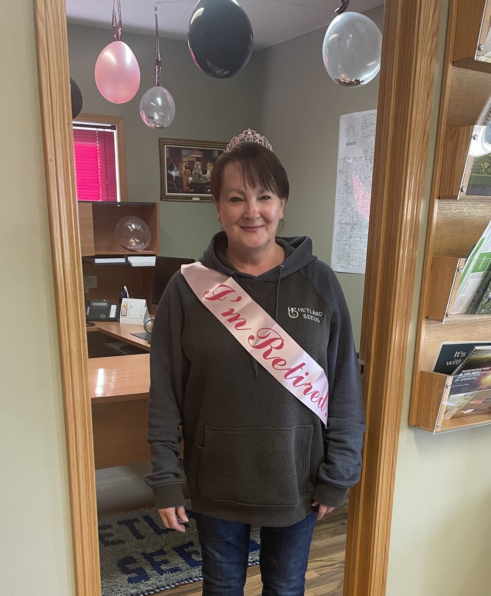 HetSeeds's tweet photo. Our administrator of over 34 years is retiring this week!  Feel free to call or drop in to help her celebrate!  Thank you Tanis and we wish you the best in your next chapter! https://t.co/QQwuskVDMY