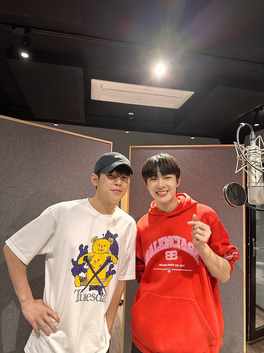 CwrNew's tweet photo. ฝากติดตาม Special Single ของผมกับพี่พอลคิมด้วยนะค้าบ เห็นพี่พอลคิมสปอยล์แล้ว เลยขอสปอยล์บ้าง อิอิ ตื่นเต้นแล้วว คาดว่าภายในปีนี้งับ ฝากติดตามด้วยนะค้าบ 

I’m so excited! Can’t wait for everyone to listen to my Special Single collab with Paul Kim @paulkim_twt which will be released at the end of this year 🥹

Hope everyone likes it ❤️

Thank you 🤟🏻
@DMDMusicTH

#NuNewxPaulKimSoon 
#DMDMUSIC