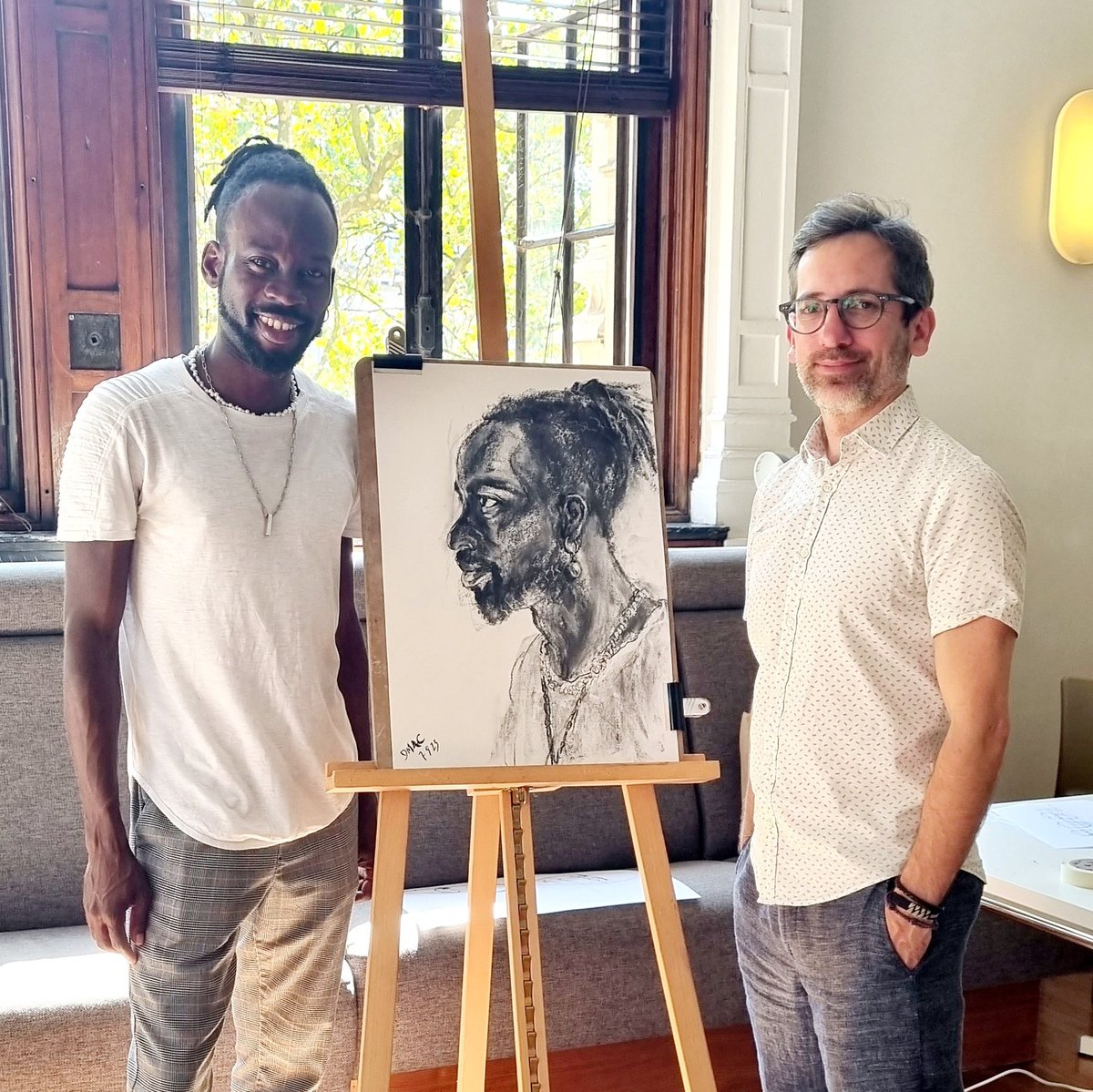 leocrane's tweet image. Last of our series at the V&amp;amp;A with Dmac (Dwayne Mactavious) sharing a #lifemodel's perspective and a live portrait demo by me. Thanks to my favourite museum for having us!
#charcoaldrawing #portraitartist