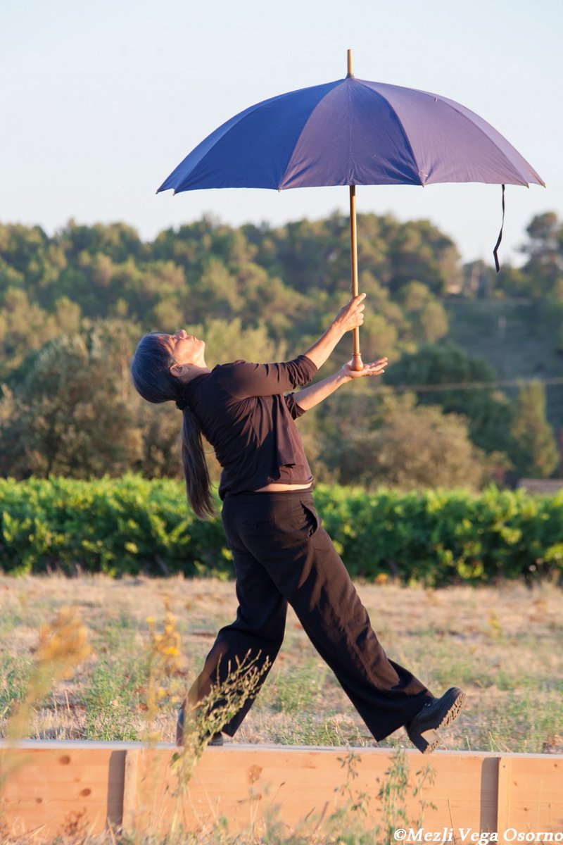 [#Rendezvous]
Dans le cadre de l'exposition "Le Laboratoire de Téléportation", performance d'Ana Eulate, danseuse et chorégraphe le samedi 16 septembre à 11h.

📍MAC Arteum, 13790 (Châteauneuf-le-Rouge)

Infos : p-a-c.fr/les-membres/ma…