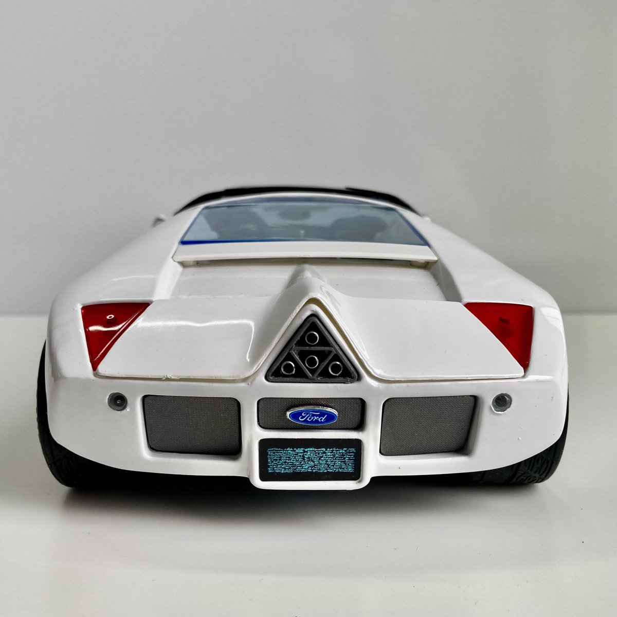 ArgumentAbi's tweet photo. One of my favorite supercars of the 90s. What a beauty this car was. Too bad it never made production and only this concept/working prototype car was built, but it was gracing my bedroom wall with its presence probably like any other red-blooded 90s kids. 😊 #supercar #fordgt90 https://t.co/KiDfwcIvtD
