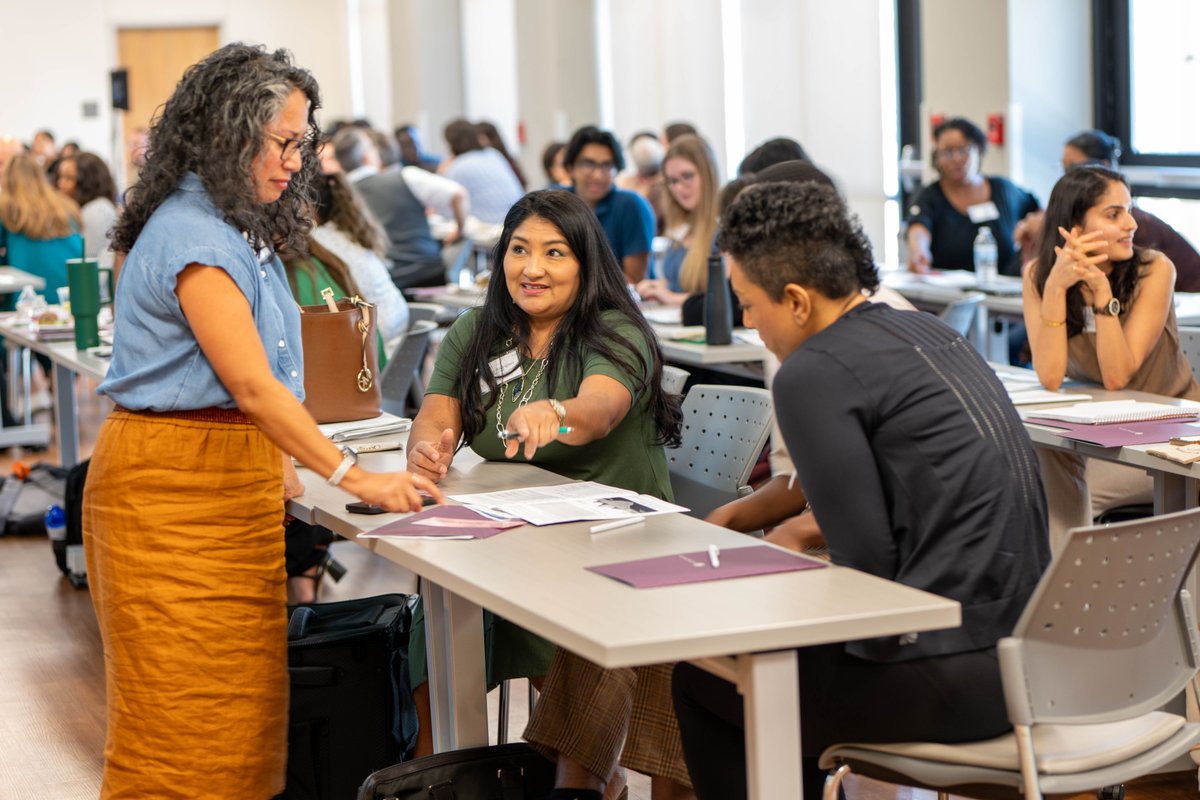 CentralHealthTX's tweet photo. 📚 The 2023 Class of Health Champions wrapped up their first workshop with a health equity training session led by @DrMorganTELL , ready to be an advocate for healthcare access and equity in Austin.
Learn more ➡️ https://t.co/sqQndWOnST
#atx #health #commmunityoutreach https://t.co/K5mKSPayHW