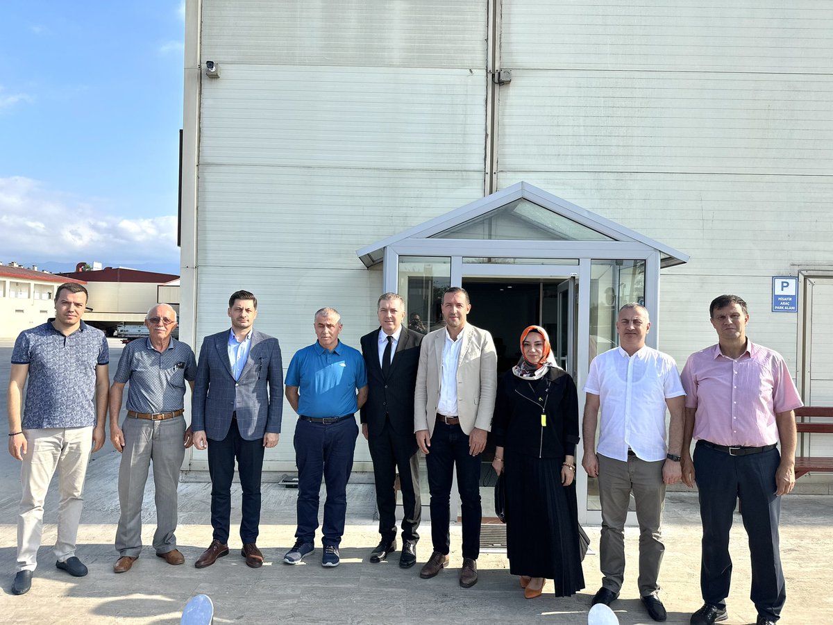 ertugkocacik's tweet photo. AK Parti Hendek İlçe Başkanımız Hasan Serdar Baykal ve teşkilat mensuplarımızla birlikte Durak Fındık fabrikasını ziyaret ettik.

Firma sahibi Mehmet Durak’a nazik ev sahipliği için teşekkür ediyor hayırlı işler diliyoruz. https://t.co/BS1GDiS1uO